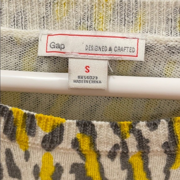 Gap lightweight animal printed sweater - Picture 2 of 3